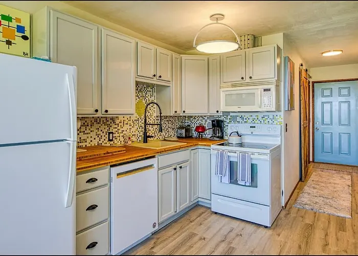 Hi-Tide Resort Top-Floor Fireplace Unit 22